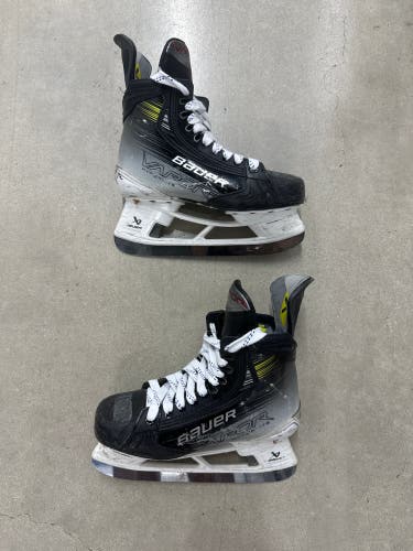 2023 Bauer Vapor Hyperlite 2 Hockey Skates Size 5 (Used)