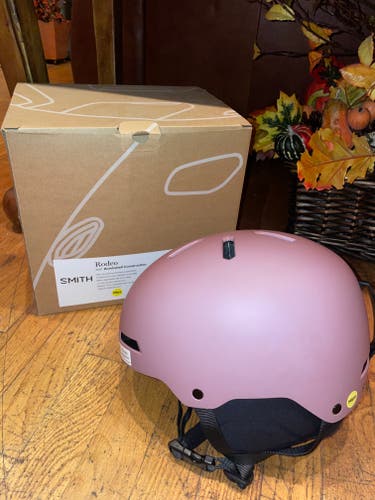 Women's Medium Smith Helmet (New)