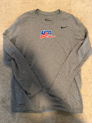 Gray Medium Men's Nike Shirt (Used)
