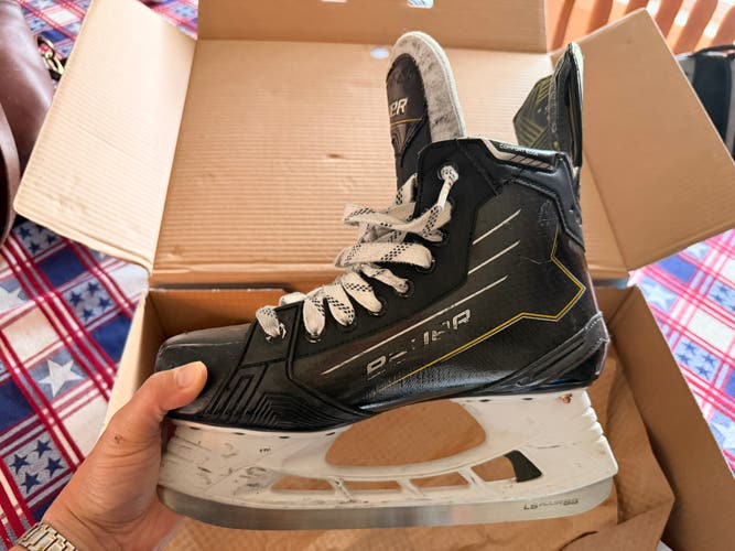 2024 Bauer Supreme M40 Hockey Skates 7.5 (Used)