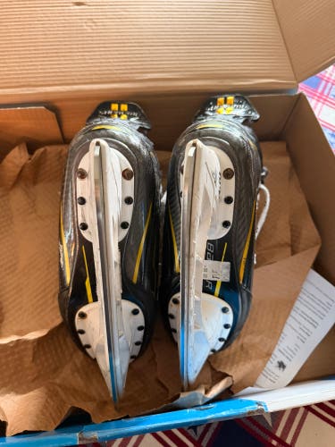 2022 Bauer Supreme M5 Pro Hockey Skates 6 (Used)