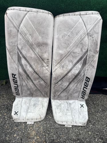 White Bauer Vapor X5 Pro Goalie Leg Pads (Used) | Intermediate Small (30+)