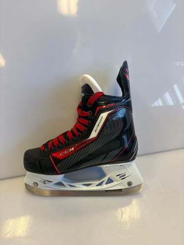 CCM JetSpeed 280 Hockey Skates Regular Width Size 4 (New)