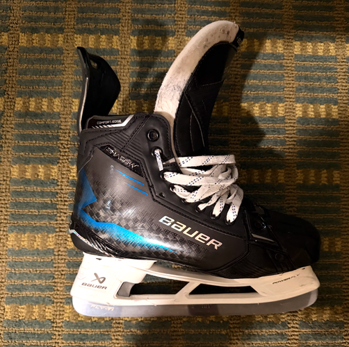 Blue Bauer Supreme Shadow Hockey Skates Regular Width Pro Stock 8.5 (Used)