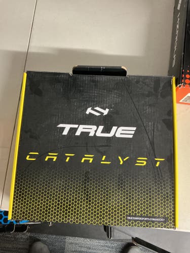 Black/Yellow 2022 True Catalyst 7 Hockey Skates Regular Width Size 4 (New)
