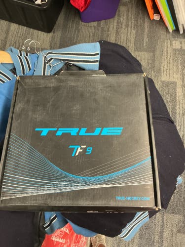 Black 2021 True TF9 Hockey Skates Regular Width Size 4.5 (New)
