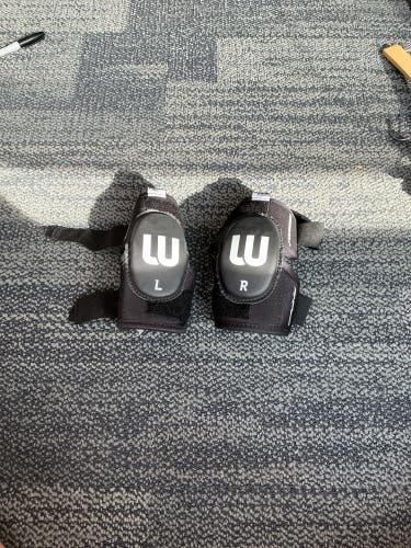 Youth Medium Winnwell AMP 500 Elbow Pads (New)