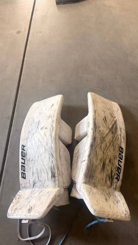 35" Bauer Vapor Hyperlite 2 Goalie Leg Pads (Used)