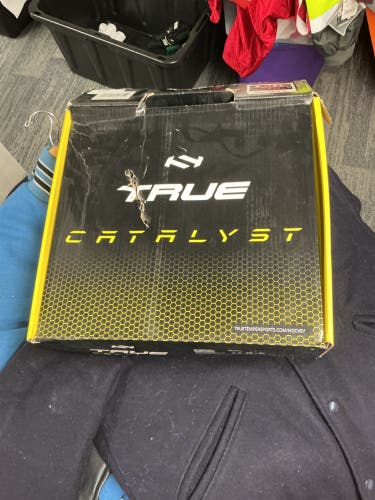 Black/Yellow 2022 True Catalyst 7 Hockey Skates Regular Width Size 3.5 (New)