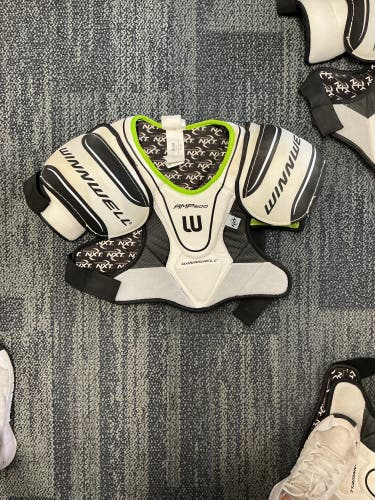 Small Senior Winnwell AMP 500 Shoulder Pads (New)