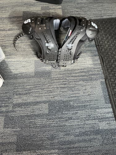 Extra Large Adult Schutt Varsity Flex 4.0 Shoulder Pads (New)
