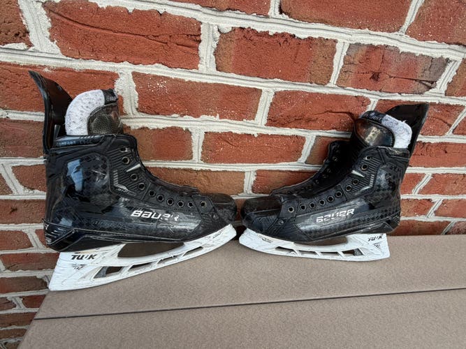 Black 2022 Bauer Supreme Mach Hockey Skates Regular Width 10.5 (Used)
