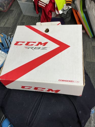 Black 2014 CCM RBZ Hockey Skates Regular Width 9 (New)