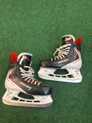 Senior Bauer Vapor Fly30 Hockey Skates (Regular) Size 7.5 (Used)