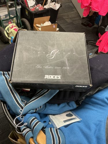Figure Skates Adult 5 (New)