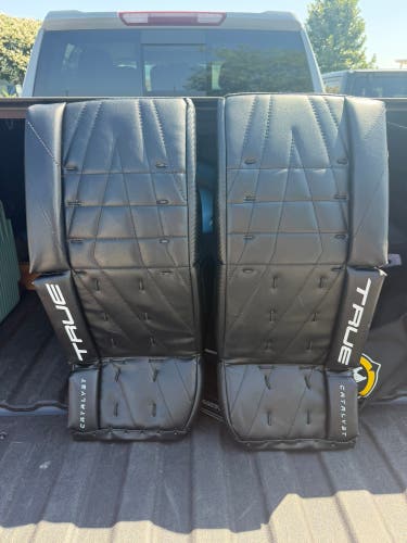 24" True Goalie Leg Pads (Used)