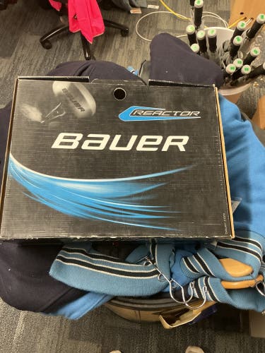 Black Bauer Reactor Hockey Skates Regular Width Size 6 (New)