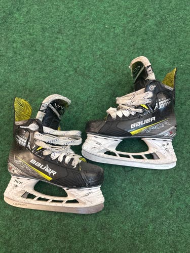 Junior Bauer Vapor X4 Hockey Skates (Extra Wide) Size 2 (Used)