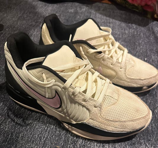 Men's Size M 11.0 (W 12.0) Nike Shoes (Used)