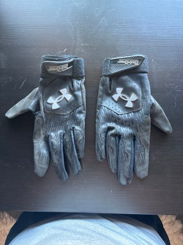 Medium Under Armour Yard Batting Gloves (Used)
