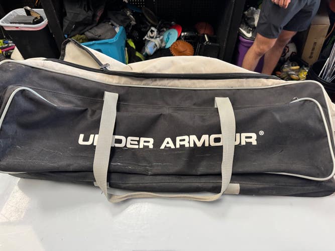 Used Under Armour WHEELED BAG BB/SB Player Wheeled Bag Black 11860-S000310228
