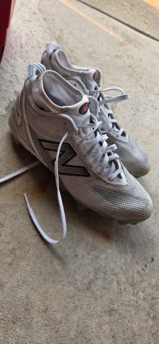 White Men's Size M 11.0 (W 12.0) Adult New Balance Low Top (Used)