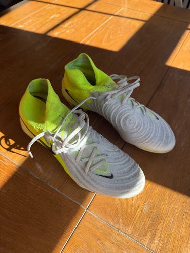 Men's Size M 7.5 (W 8.5) Nike Cleats (Used)