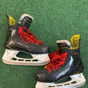 Intermediate Bauer Supreme M4 Hockey Skates Size 5.5 (Fit 3) (Used)