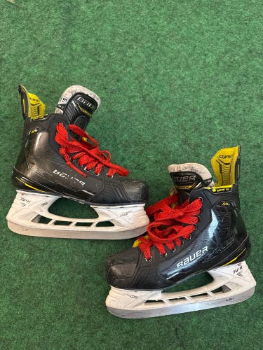 Intermediate Bauer Supreme M4 Hockey Skates Size 5.5 (Fit 3) (Used)