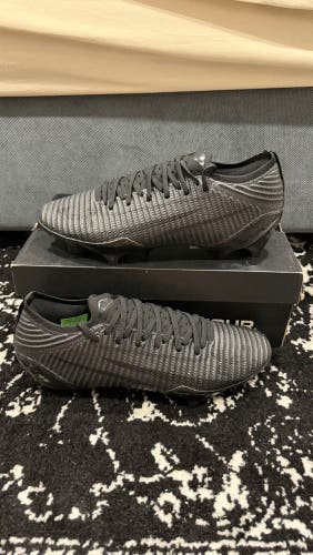 Men's Size M 11.0 (W 12.0) Under Armour Blur Low Top Molded Cleats (New)