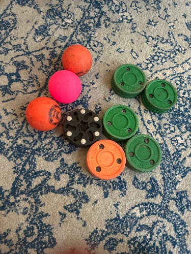 (Used)Green Biscuit Hockey Training Pucks along with Hockey Training Balls
