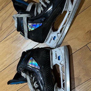 2021 True TF9 Hockey Goalie Skates Regular Width Size 4 (Used)