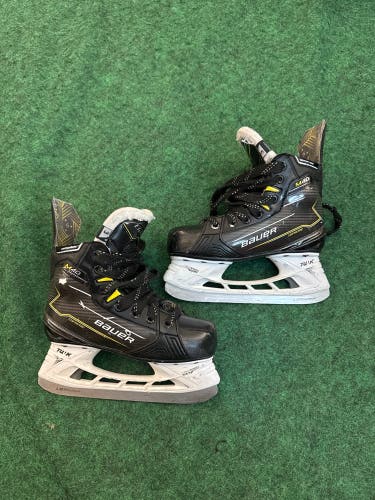 Junior Bauer Supreme M40 Hockey Skates (Regular) Size 3 (Used)