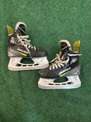 Junior Bauer Vapor X4 Hockey Skates (Regular) Size 2.5 (Used)