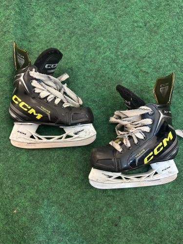 Youth CCM Tacks XF 80 Hockey Skates (Regular) Size 11y (Used)