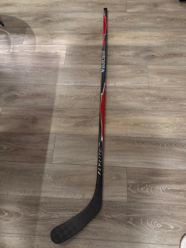 Senior Bauer Vapor Hyperlite 2 Right Handed Hockey Stick P92 65 Flex Pro Stock (Used)