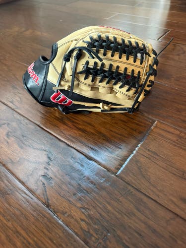 Wilson A2000 RH Infield/Pitcher Baseball Glove 11.75" (New)