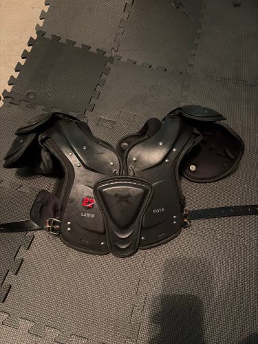 Large Adult Xenith Xflexion flyte Shoulder Pads (Used)