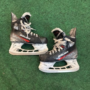 Junior Bauer Vapor XLTX Pro Hockey Skates (Regular) Size 2 (Used)