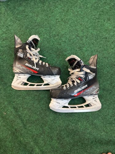 Junior Bauer Vapor XLTX Pro Hockey Skates (Regular) Size 2 (Used)