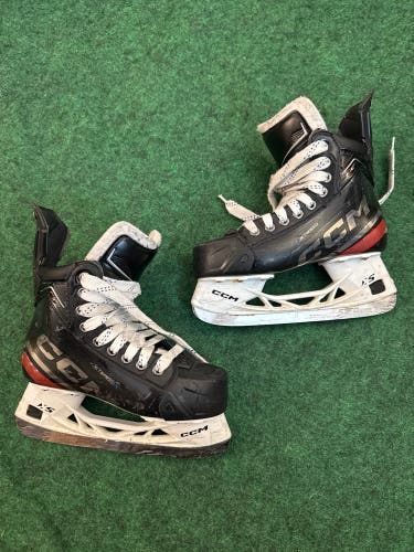 Junior CCM JetSpeed FT6 Pro Hockey Skates (Regular) Pro Stock Size 3 (Used)