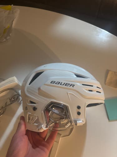 Large Bauer Re-Akt 85 Helmet (Used)