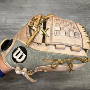 Wilson A2000 RH Softball Glove 12" (Used)