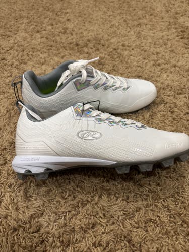 White Women's Size 9.5 Rawlings Saber Low Top Molded Cleats (New)