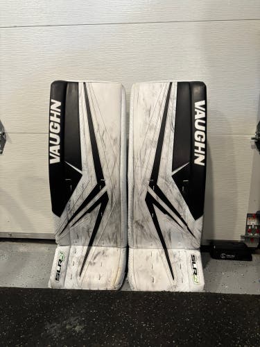 32" Vaughn SLR4 Goalie Leg Pads (Used)
