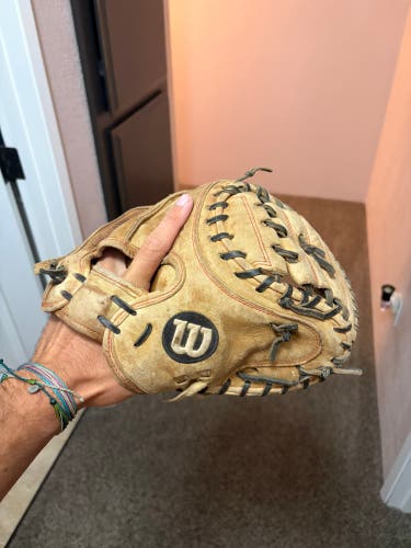 Wilson A2000 RH Catcher's Glove 33" (Used)