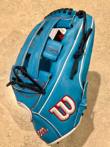Wilson A2000 1777 RH Outfield Baseball Glove 12.75" (New)