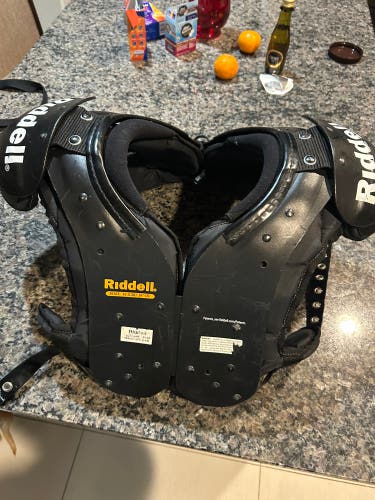 Extra Large Youth Riddell Blaze Shoulder Pads (Used)
