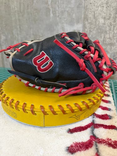 Wilson A2000 M1D 33.5" Pro Stock Catcher's Mitt