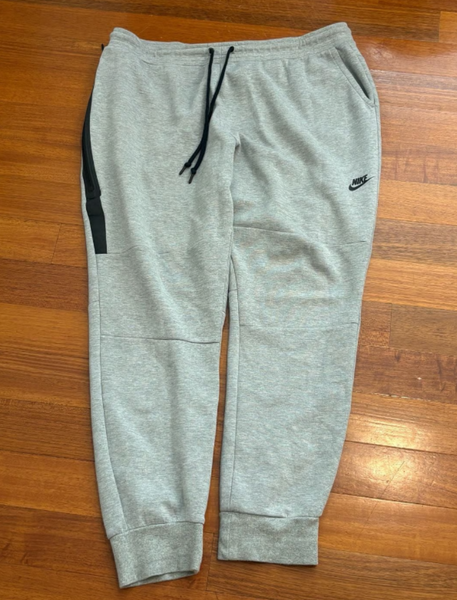 Nike Sportswear Tech Fleece Jogger Sweatpants in Gray